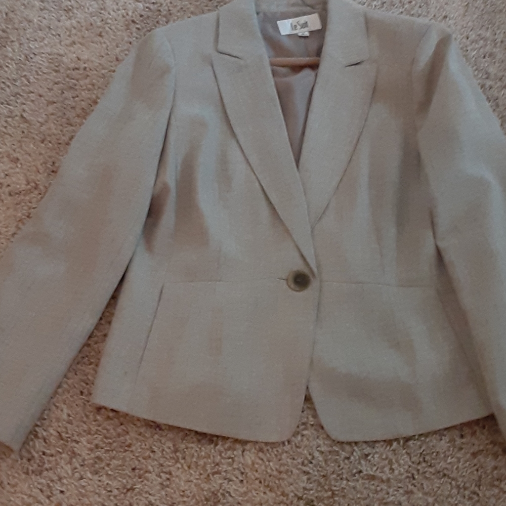 suit by Le Suit